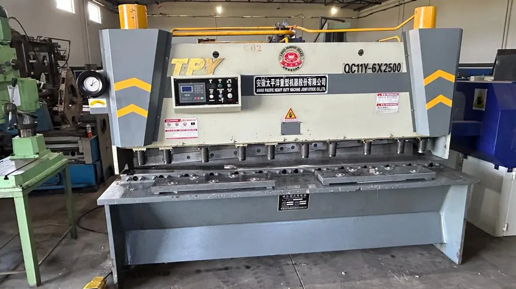 Guilhotina Hidráulica 2500 X 6 Mm Código Interno: 207 - WCM Máquinas | Empresa de Máquinas em Jaboticabal/SP